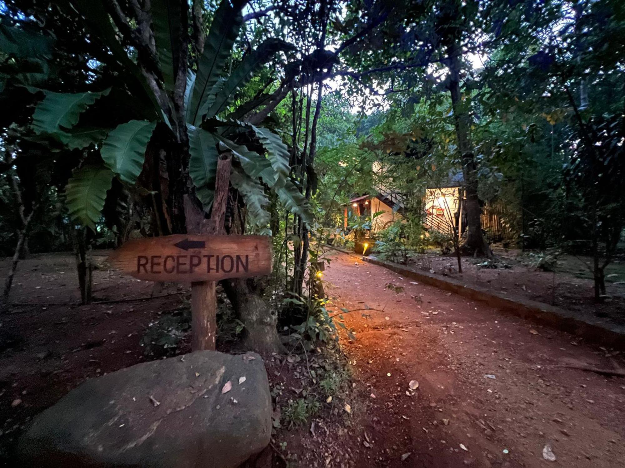 Hotel Walawa Blue Sapphire Udawalawe Esterno foto